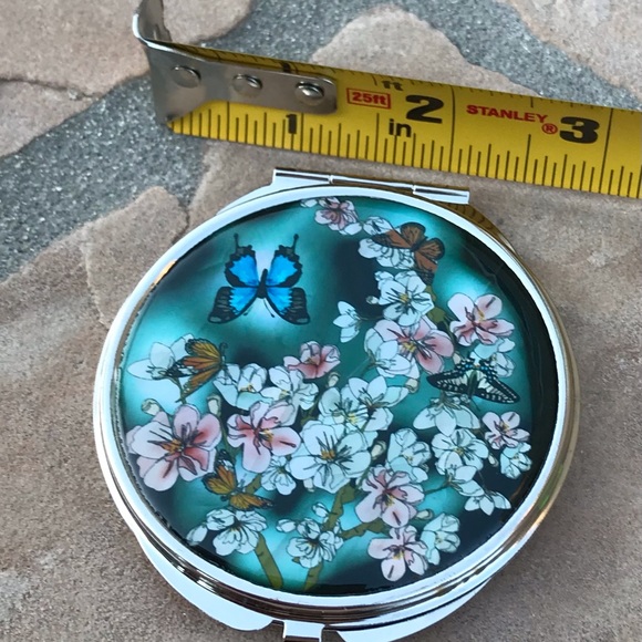 Butterflies 🦋 & Flowers Compact Round Mirror - Picture 4 of 4
